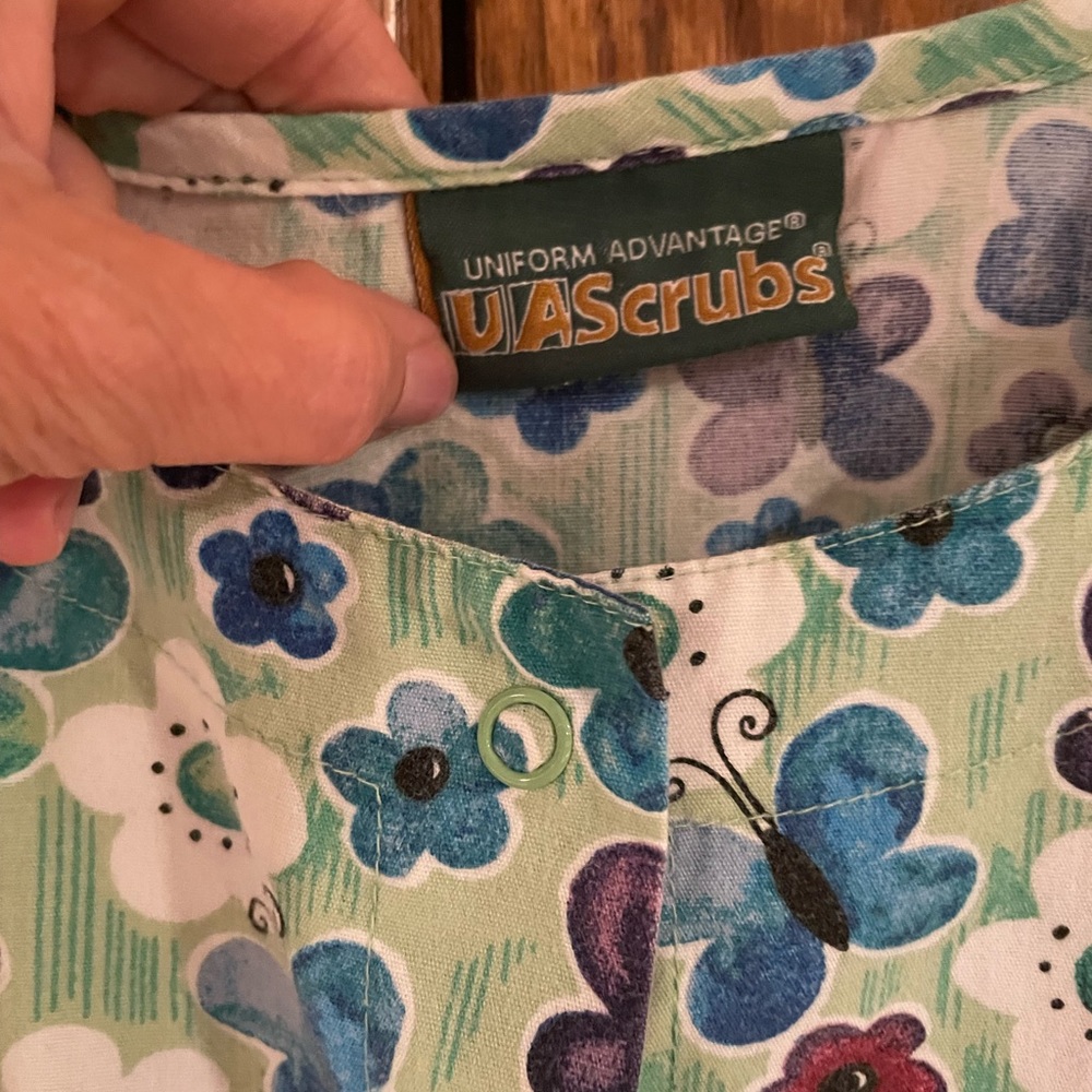 UA. Scrubs jacket